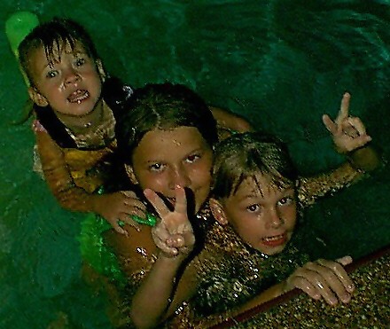 kids.jpg (57812 bytes)